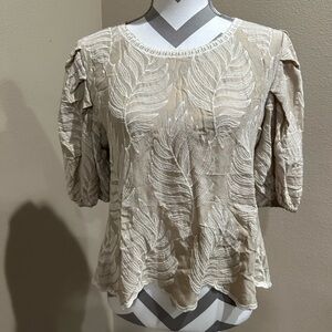 SOLITAIRE Women’s Palm Leaf Embroidered Top with slightly puff sleeves, EUC